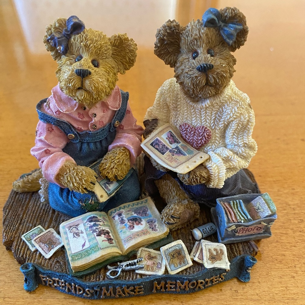 Boyd’s Bears & Friends “Friends Make Memories” Jen & Michelle Scrapbook Friends